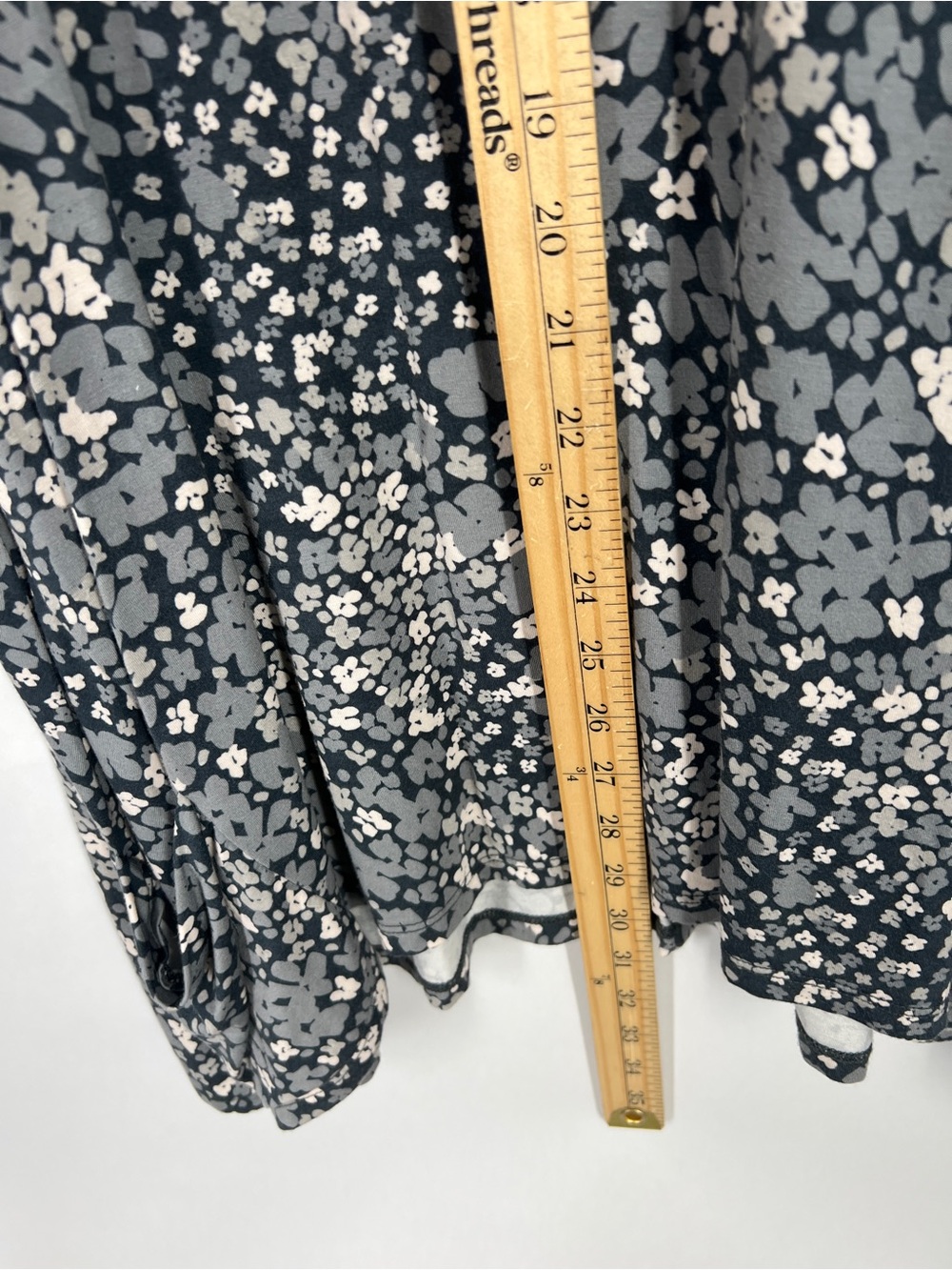 LOGO by Lori Goldstein Floral Print Swing Tunic Top Size 1X Gray Stretch Knit - Picture 11 of 12